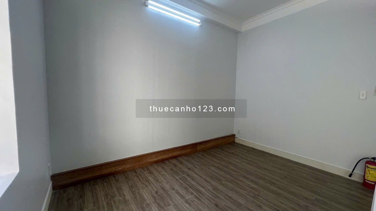 Cho thuê căn 68m2 có 2p ngủ, NTCB ở C/c Phan Xích Long giá 8tr5 - Ảnh 2