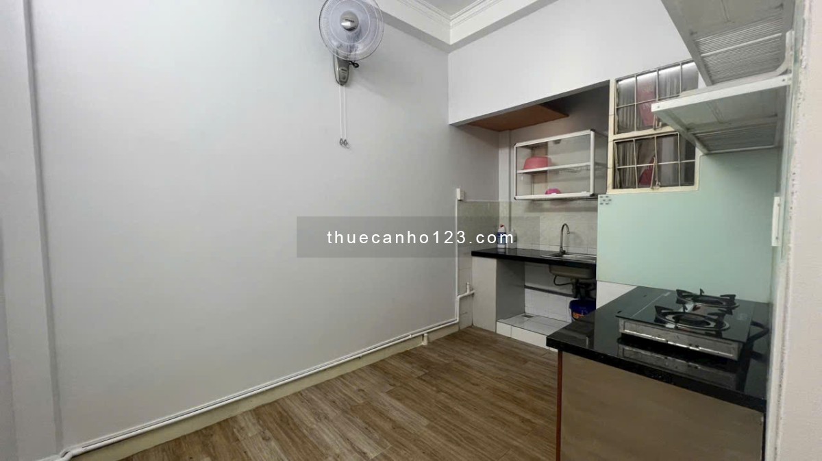 Cho thuê căn 68m2 có 2p ngủ, NTCB ở C/c Phan Xích Long giá 8tr5 - Ảnh 3