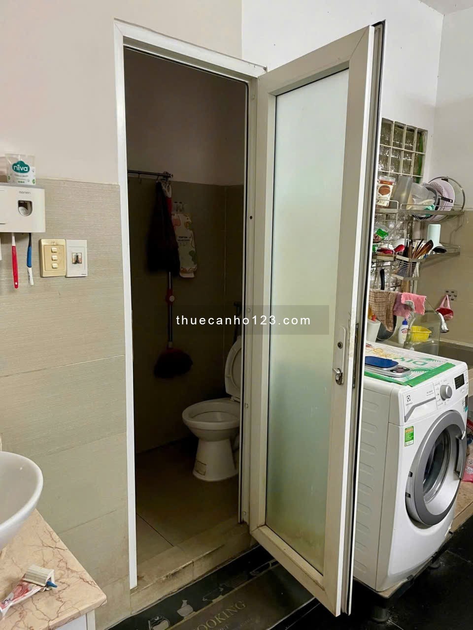 Chung cư Đường Sắt, 53m2, 1p ngủ, có nội thất giá 8,5tr. - Ảnh 1