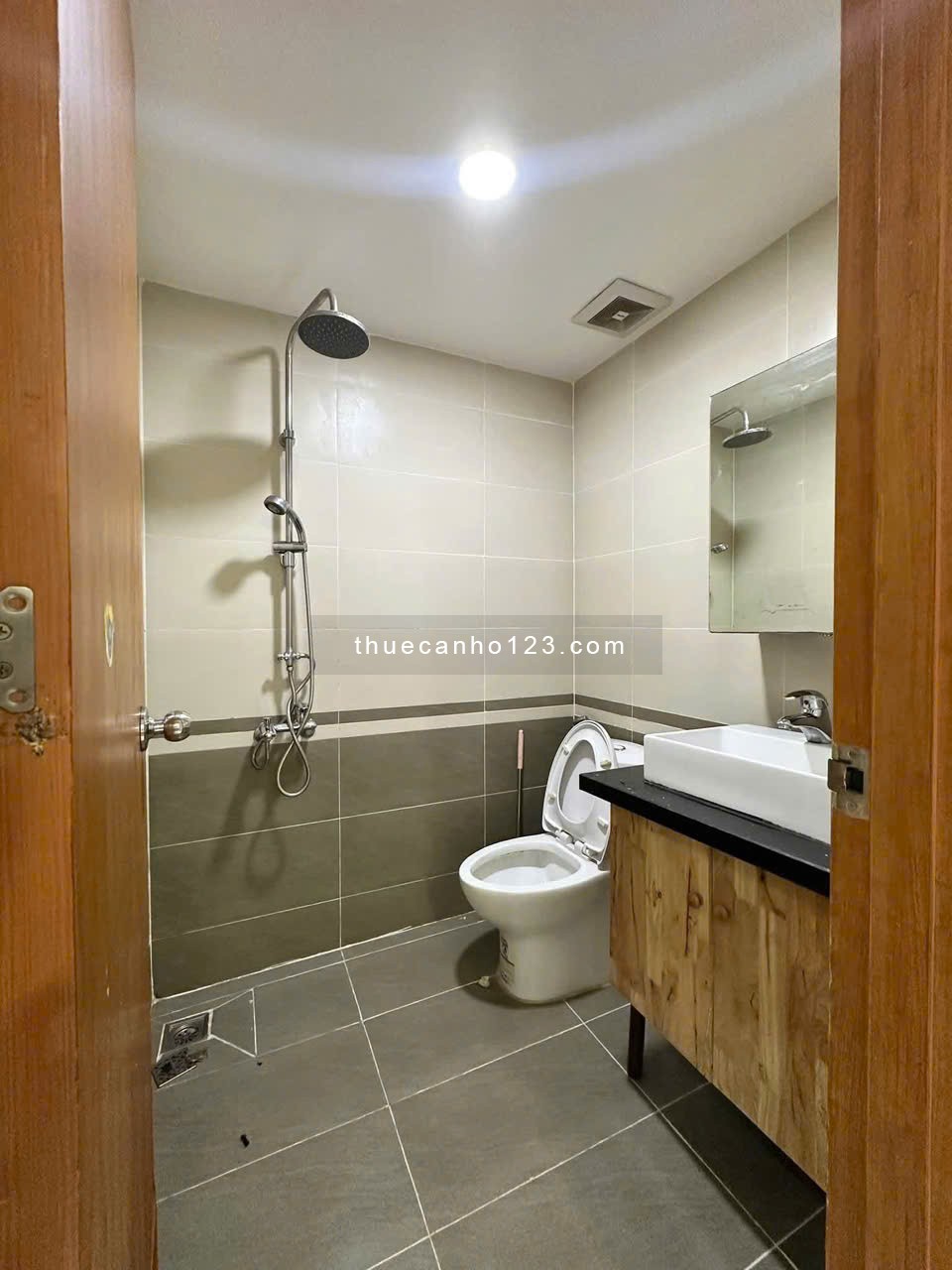 Chung cư Oriental Plaza full nội thất cao cấp giá 12,5 tr/th 2Pn, 2wc, Đ. Âu Cơ, tân phú. - Ảnh 1