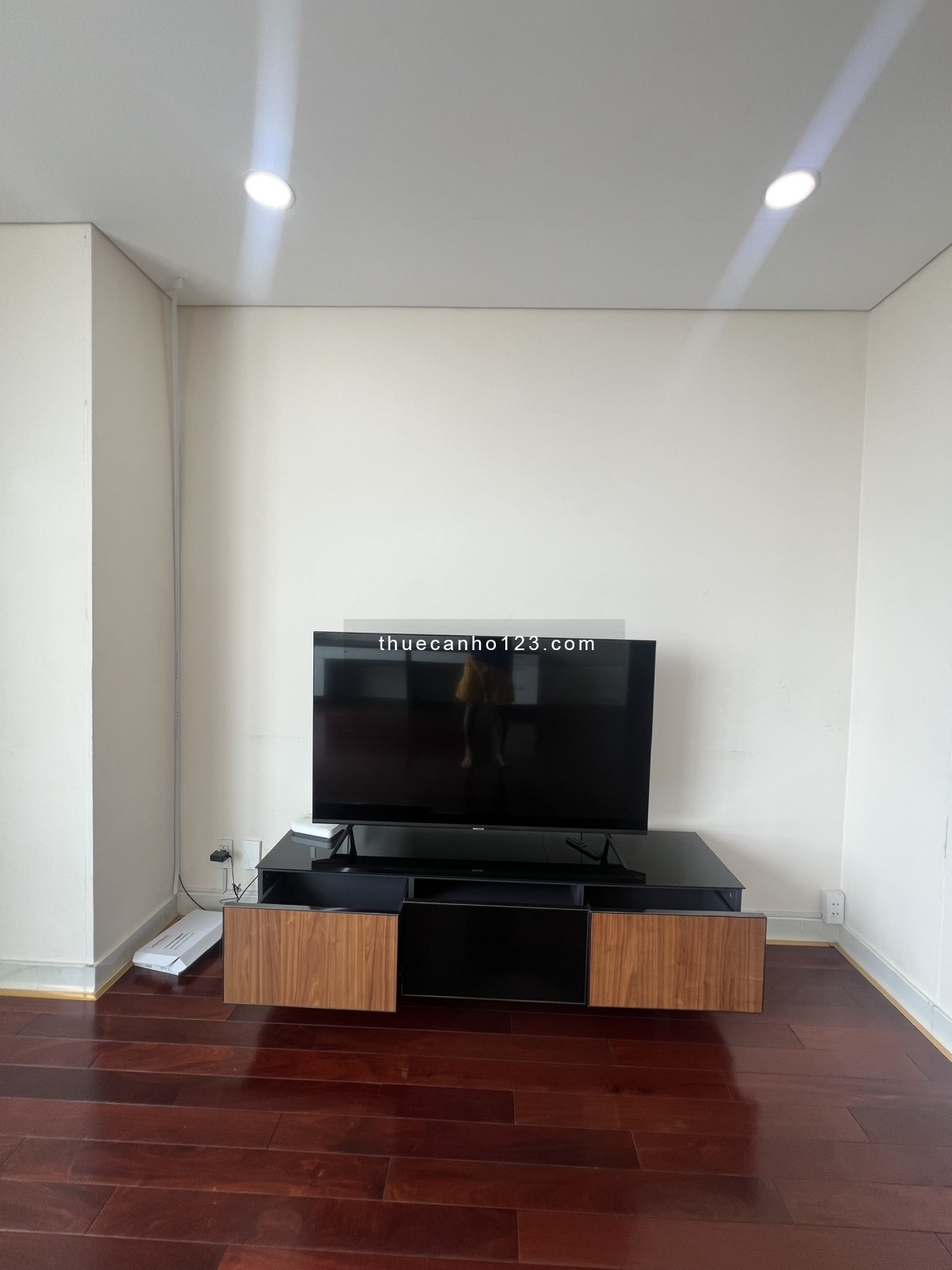 Cho thuê 2 phòng ngủ, lầu cao view đẹp, nhà đẹp hiện đại, có ít nội thất giá chỉ 22 triệu/tháng - Ảnh 8