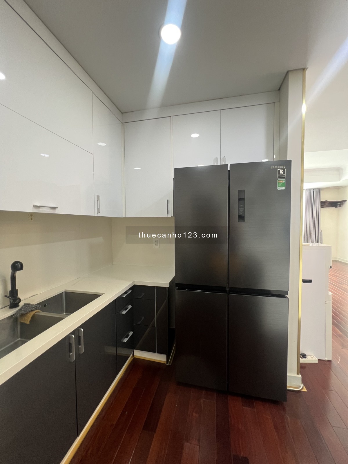 Cho thuê 2 phòng ngủ, lầu cao view đẹp, nhà đẹp hiện đại, có ít nội thất giá chỉ 22 triệu/tháng - Ảnh 5