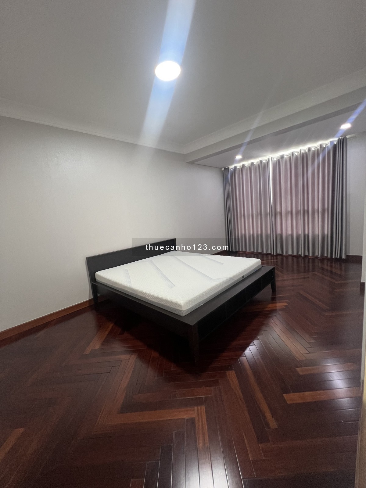 Cho thuê 2 phòng ngủ, lầu cao view đẹp, nhà đẹp hiện đại, có ít nội thất giá chỉ 22 triệu/tháng - Ảnh 7