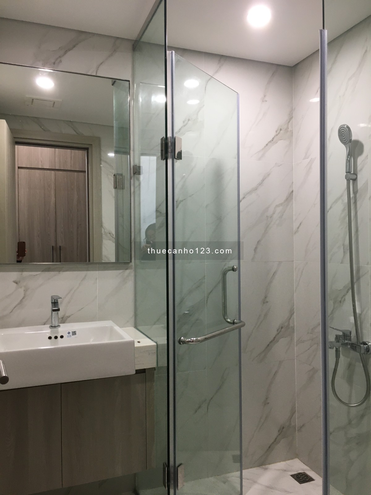 Chính chủ cần cho thuê căn 2pn 2vs full nội thất cao cấp toà A masteri west heights - Ảnh 3