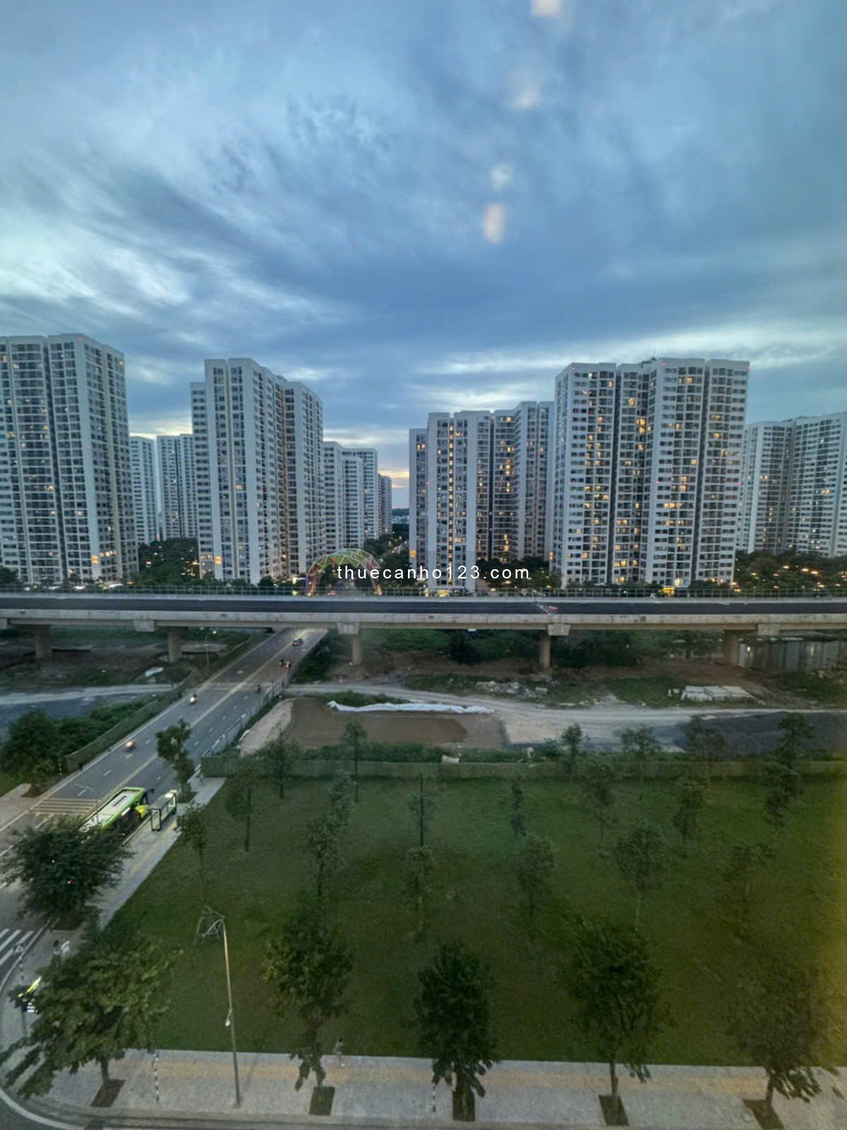 CHÍNH CHỦ CHO THUÊ CĂN HỘ 3PN – 2WC TẠI GH02 VINHOMES GRAND PARK - Ảnh 1