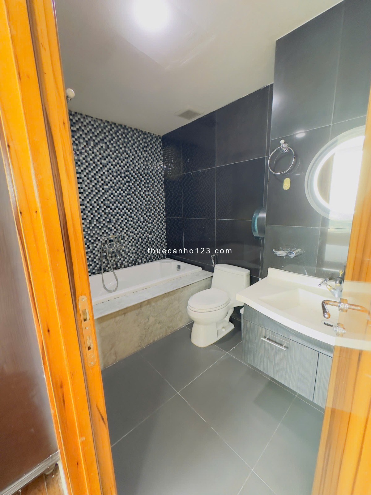 Cho thuê căn 3PN giá tốt Leman Luxury Quận 3 chỉ 35tr full nội thất xách vali vào ở, lh 0976940285 - Ảnh 12