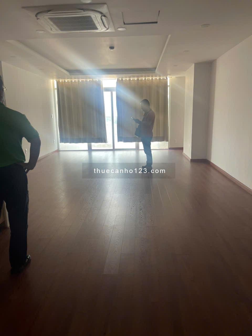 Cho thuê Central, Phạm Văn Hai, TB: 22triệu, 200m2, không nội thất, 3PN - Ảnh 1