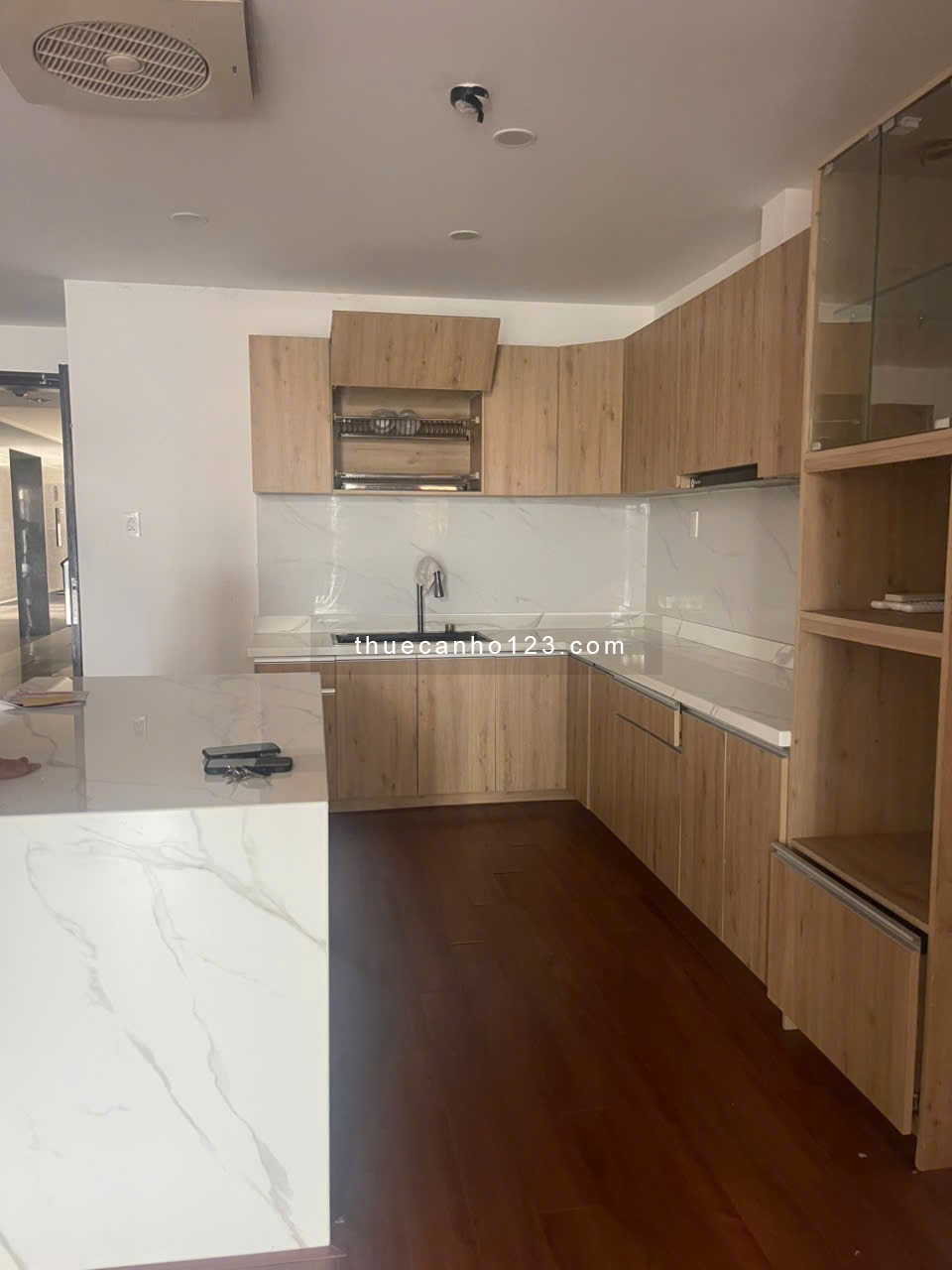 Cho thuê Central, Phạm Văn Hai, TB: 22triệu, 200m2, không nội thất, 3PN - Ảnh 2