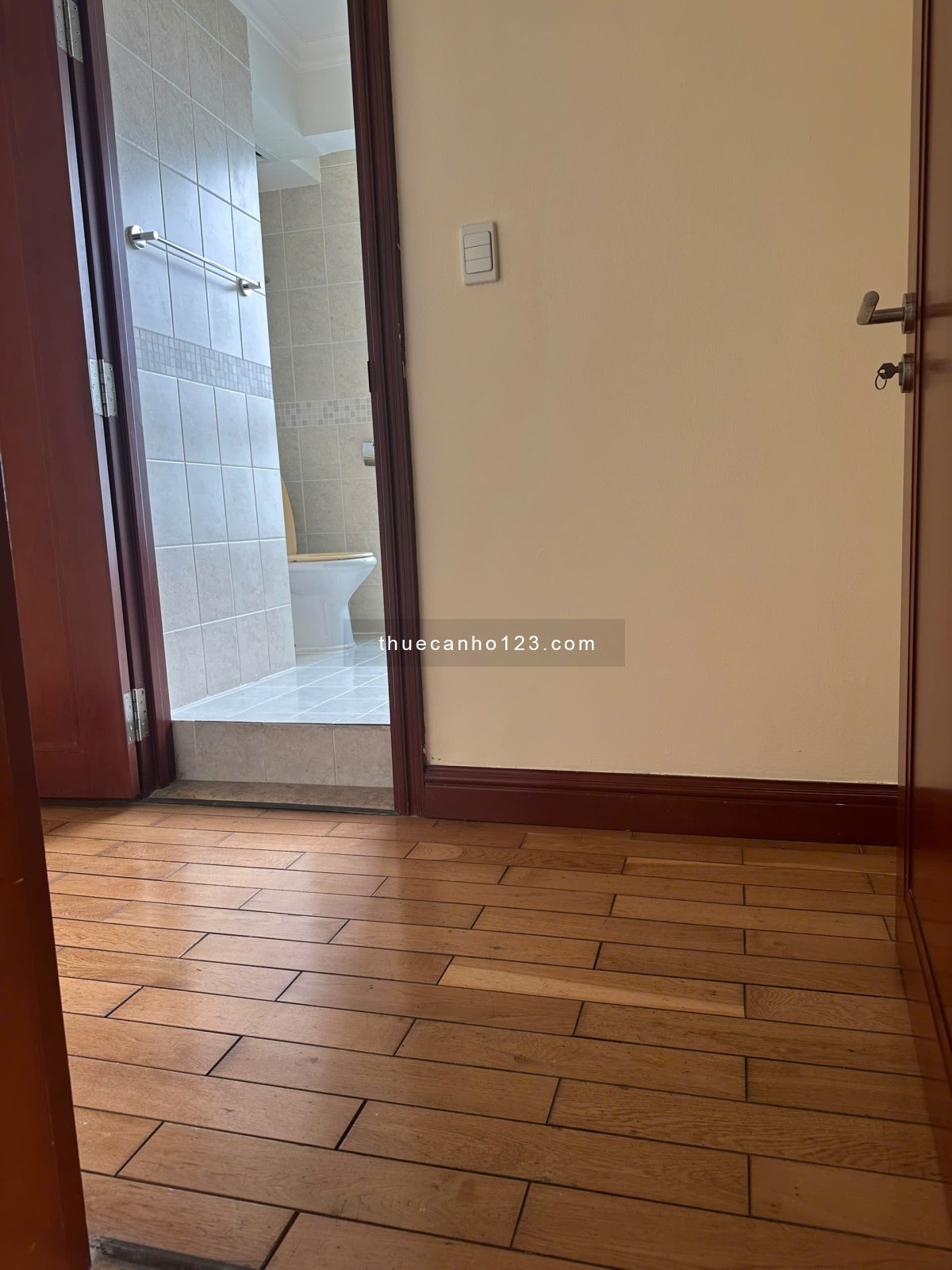 Cho thuê 3 phòng ngủ, lầu cao view đẹp, khách vừa ở vừa làm văn phòng đều được giá 23 triệu/tháng - Ảnh 3