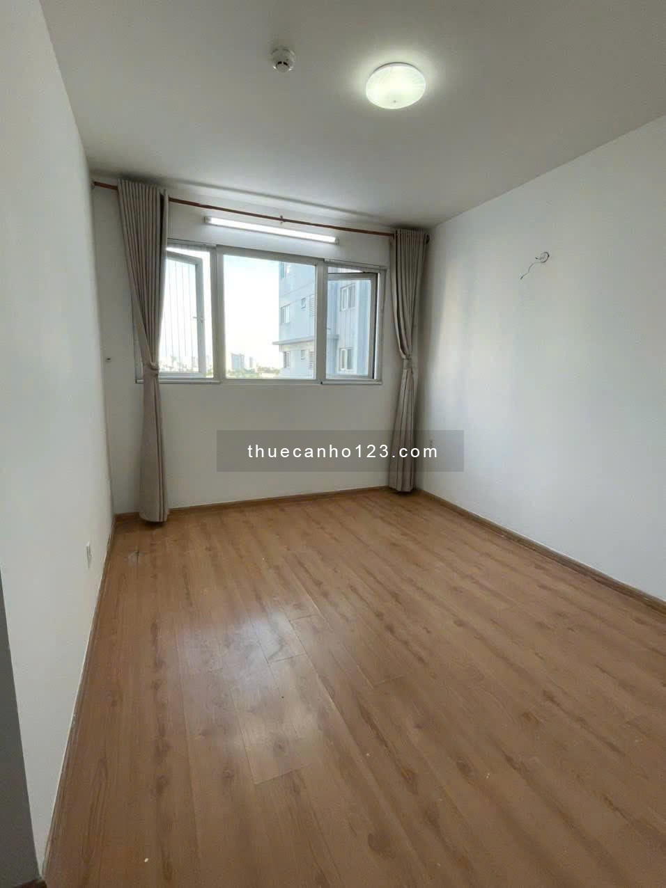 Cho thuê căn hộ Saigon Tower 3PN DT 94m2, lầu 17, giá 10 triệu/tháng - Ảnh 1