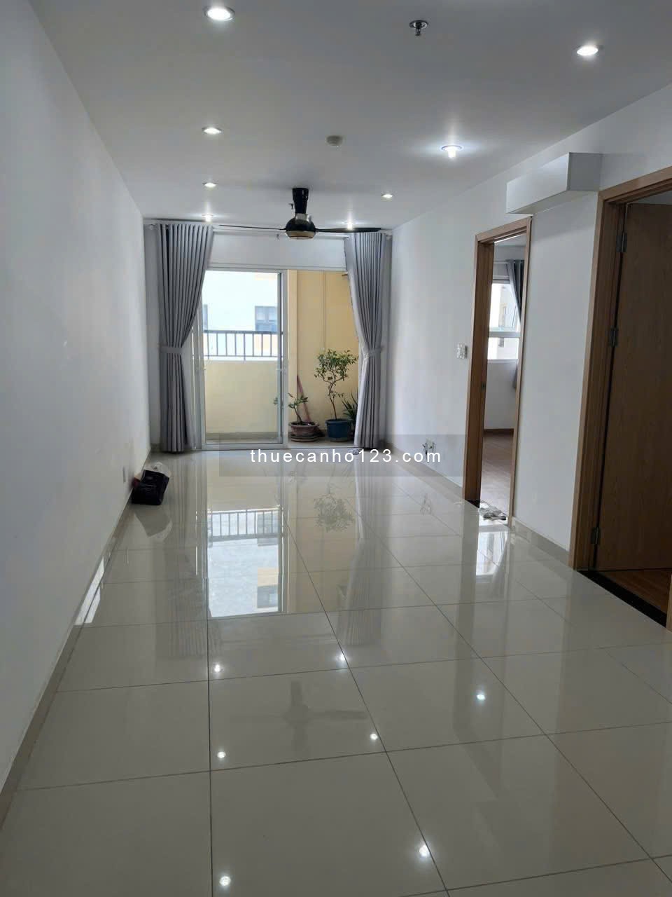 Cho thuê căn hộ Phan Văn Trị DT 75m2, 2PN, có nội thất, máy lạnh, giá 10 triệu/tháng - Ảnh 1