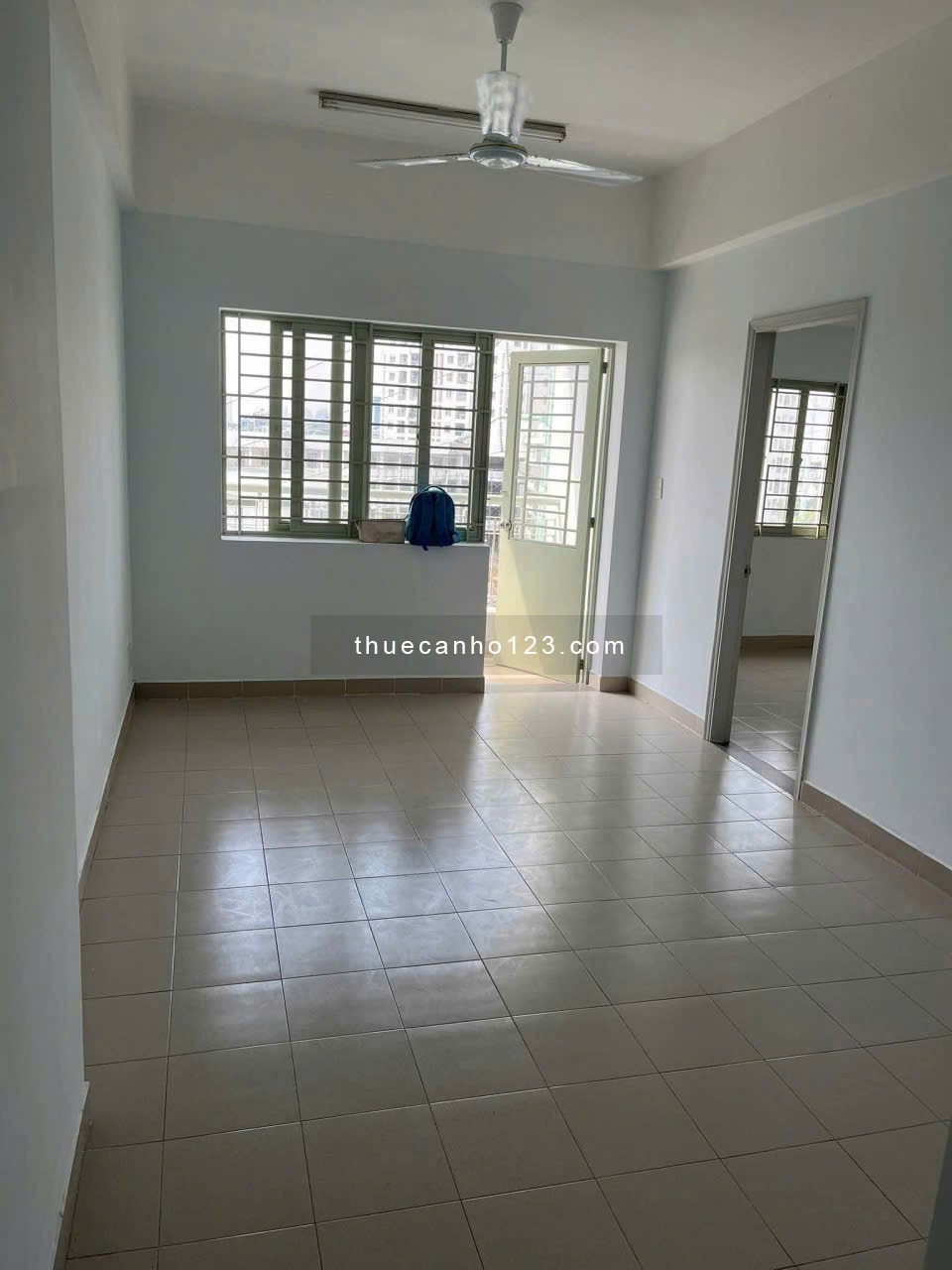 Chung cư Vũ Huy Tấn cho thuê căn hộ 66m2, 2PN giá 9,5 triệu/tháng - Ảnh 3