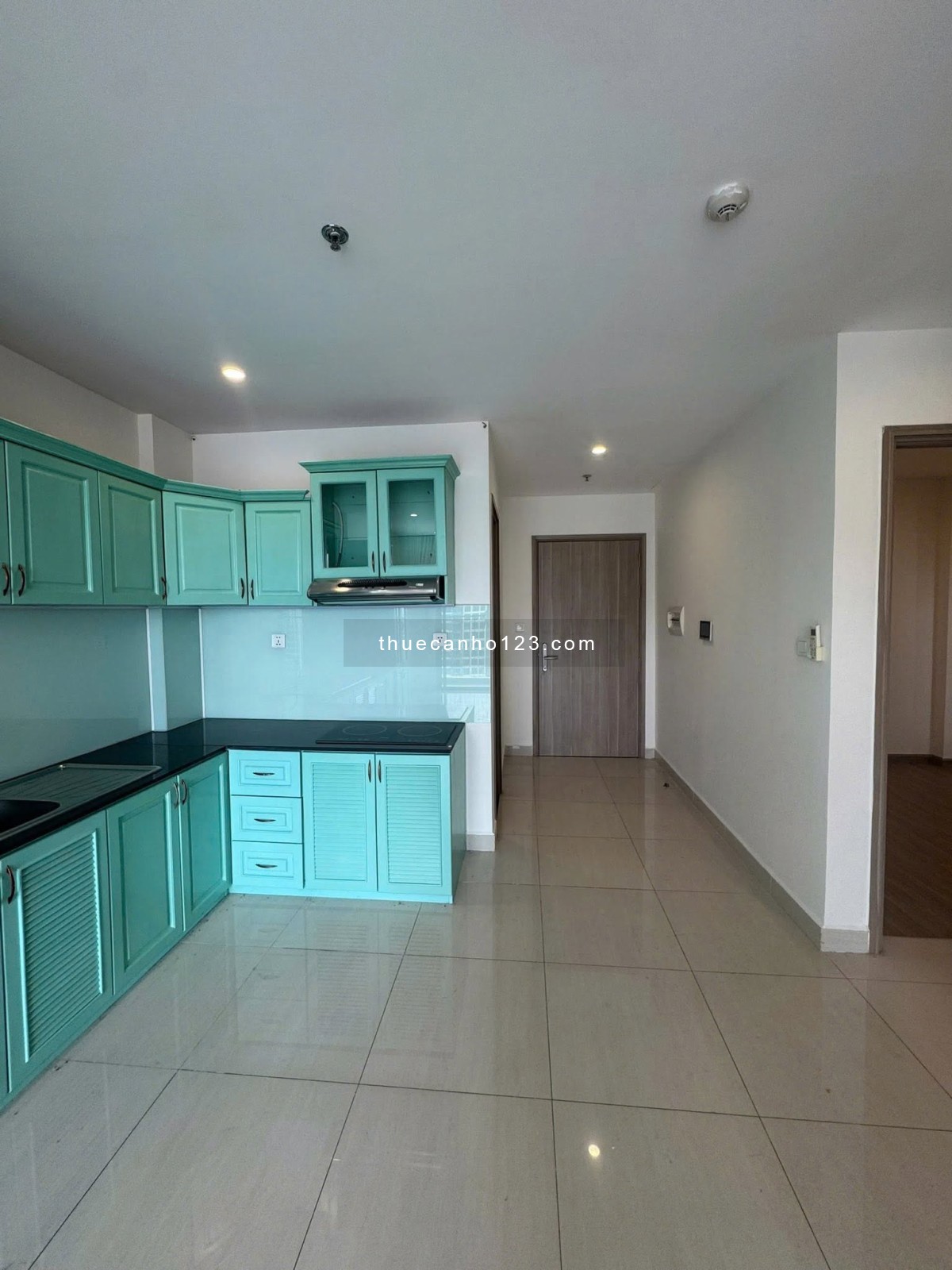 Cho thuê căn hộ 2PN, 2 WC 67m2 tại Vinhomes Grand Park, 6,5tr, view đẹp - Ảnh 2