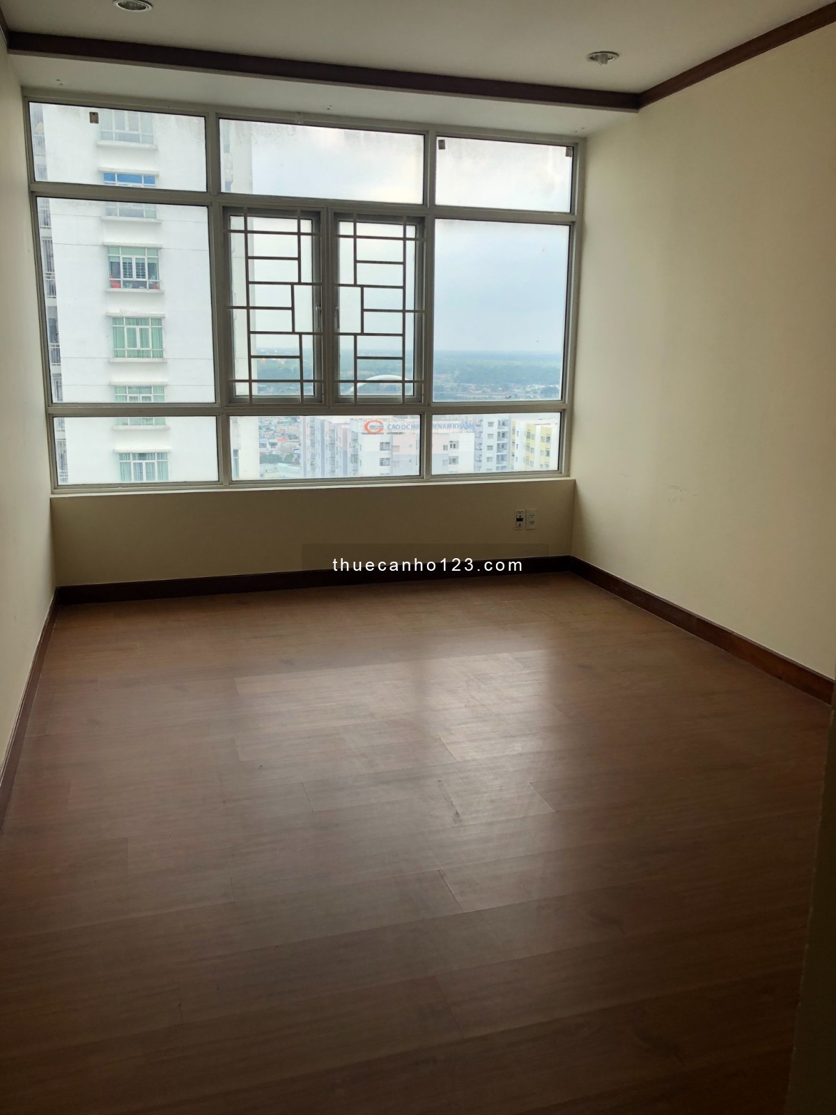 Cần cho thuê gấp căn hộ Giai Việt đường Tạ Quang Bửu Q8, Dt 115m2, 2 phòng ngủ, nhà có nội thất cơ - Ảnh 1