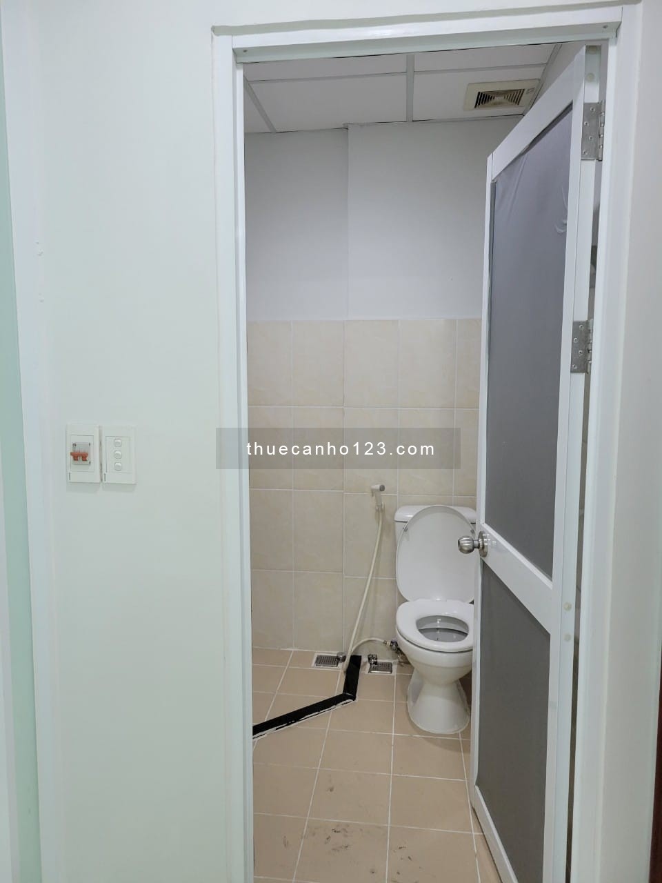 Cần cho thuê gấp căn hộ Ngô Gia Tự đường Hòa Hảo Q10, Dt 75m2, 2 phòng ngủ, nhà trống, nhà rộng - Ảnh 1