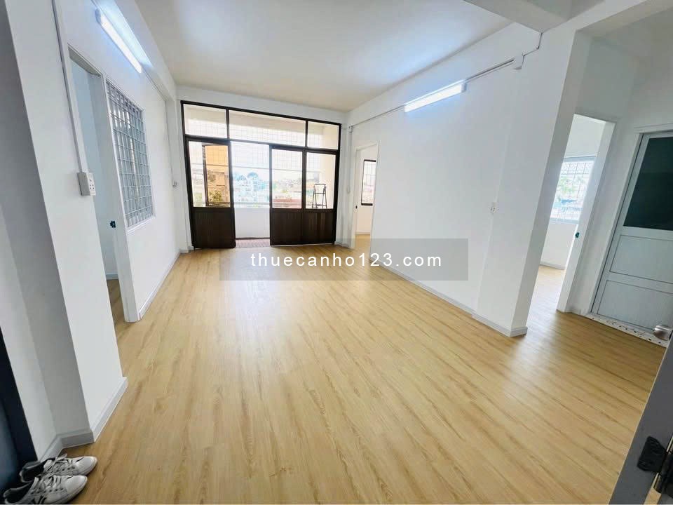 Chung cư 590 Cách Mạng Tháng 8, Quận 3 có 2PN, nhà trống giá 10 Tr/th - Ảnh 2