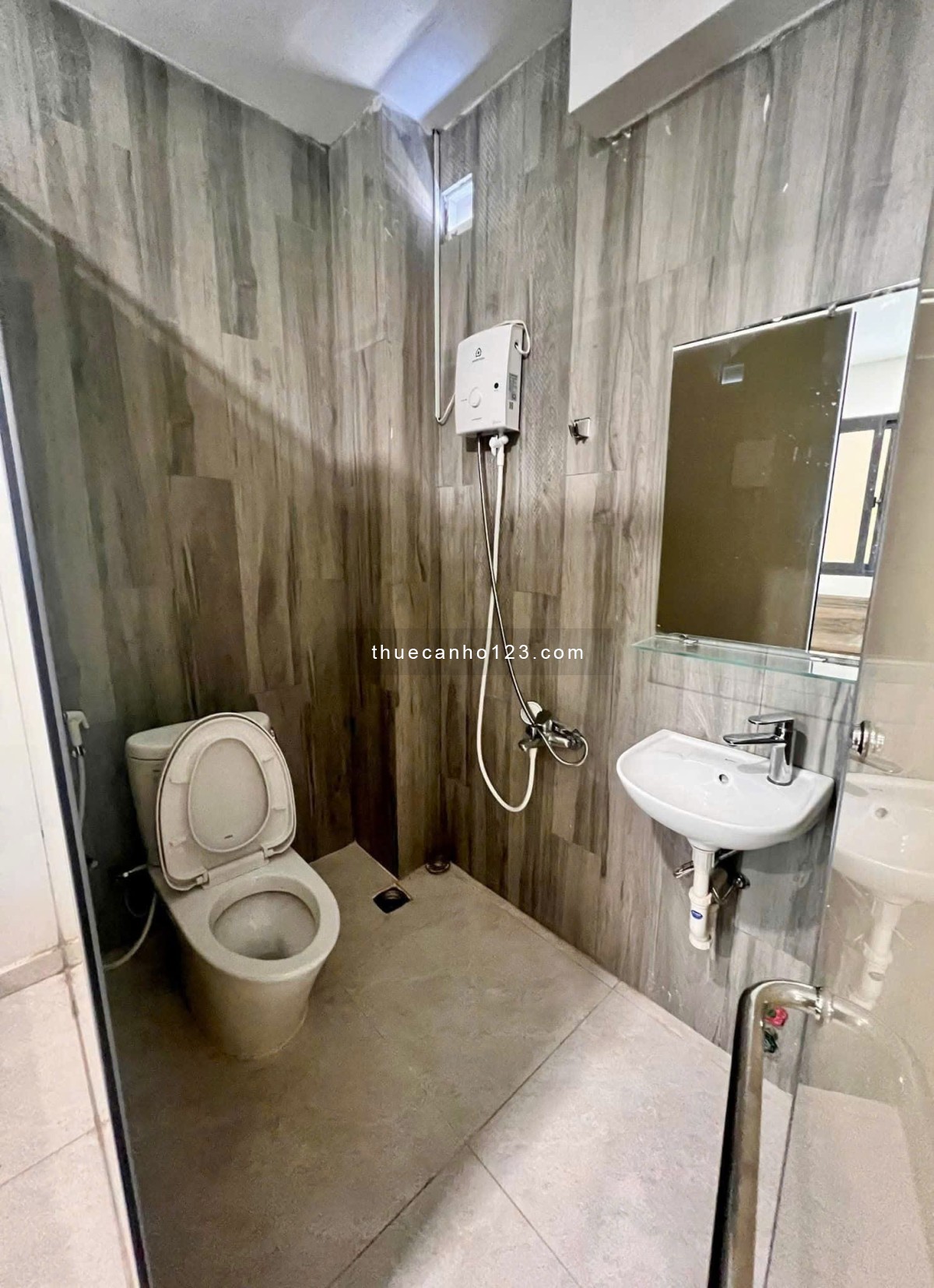 Căn hộ 2PN 2WC có thang máy, máy giặt riêng cho thuê trung tâm Quận 10 - Ảnh 2