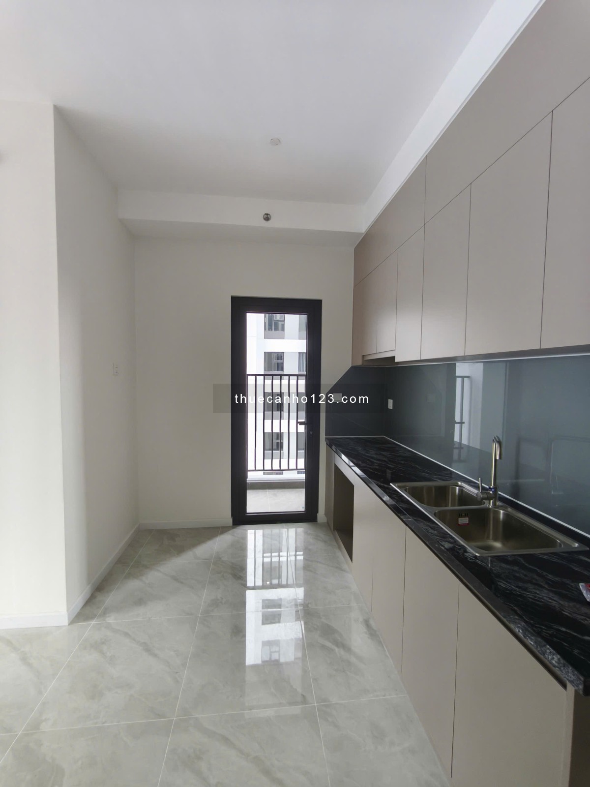 Cho thuê căn Privia góc 2pn-69m2 (có ban công+logia) giá 12,5tr có nội thất, view thoáng mát - Ảnh 1