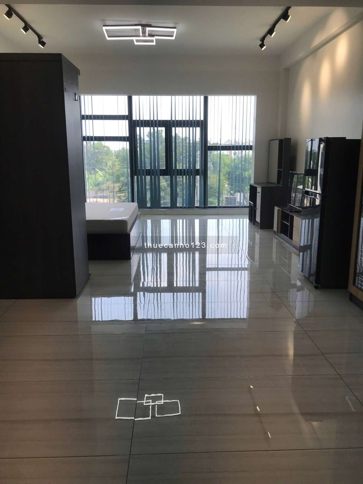 Trống sẵn căn hộ Studio tại Hoàng Quốc Việt DT 45m2, lầu 2, đủ nội thất cơ bản, chỉ 9 triệu/tháng. - Ảnh 1