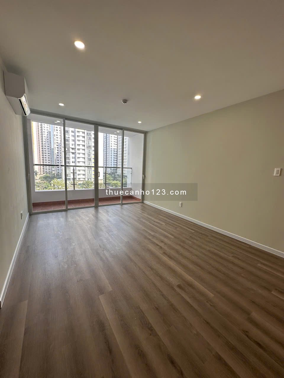 Cho thuê CH Petroland Q.2( 2pn, 105m² , giá tốt 15 tr/th)Phí quản lý thấp, ban công lớn siêu thoáng - Ảnh 1