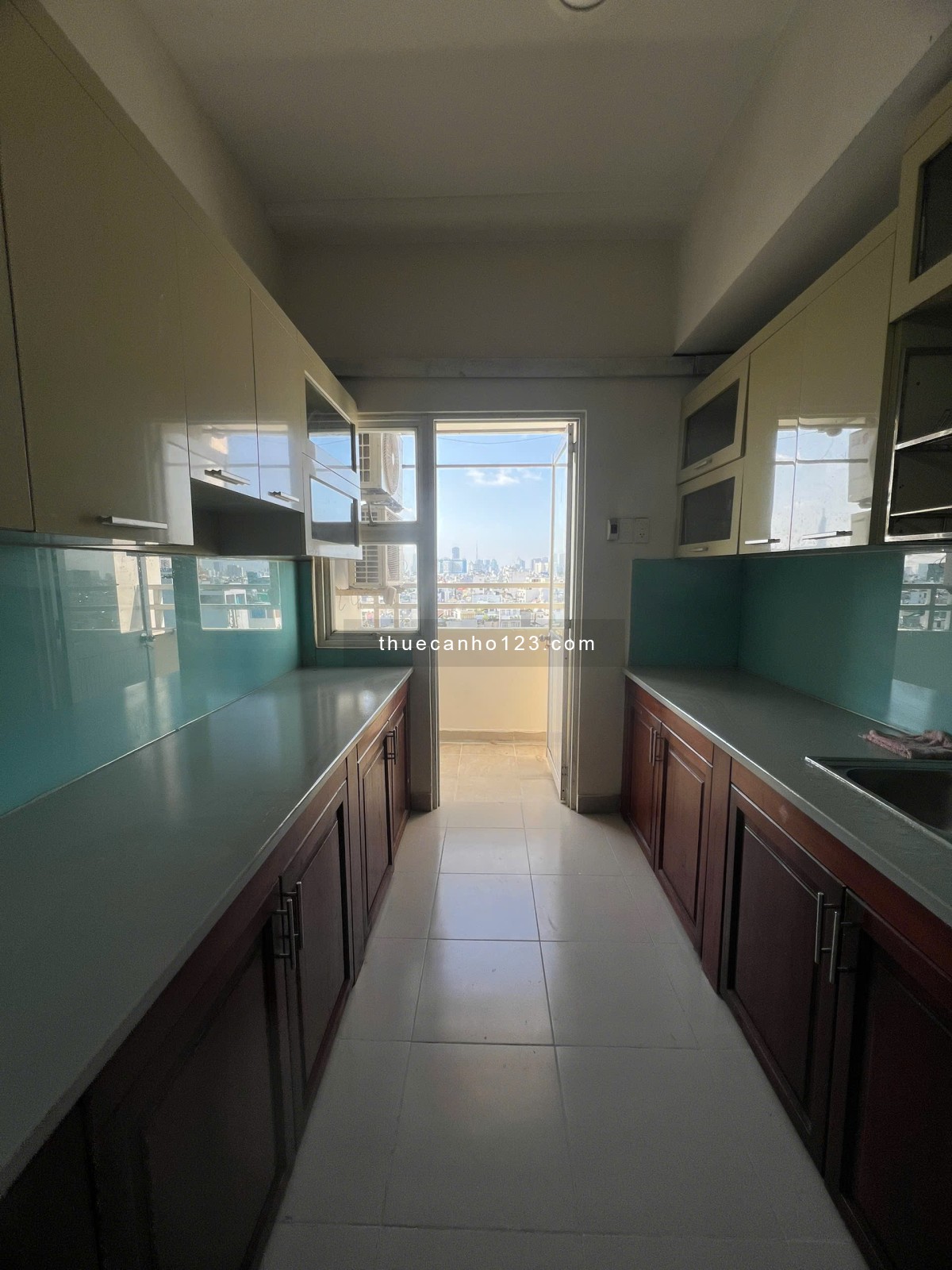 Chung cư Tecco Central Home Nguyễn Thiện Thuật DT 60m2, 2PN, có máy lạnh, giá 10,5 triệu/tháng - Ảnh 1