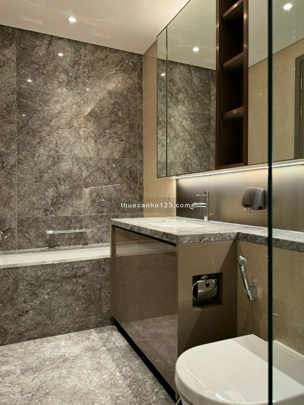 Cho thuê căn hộ Diamond Island - Đảo Kim Cương Q2 căn 3PN, 120m2, NTCC, giá 40 triệu/tháng - Ảnh 1