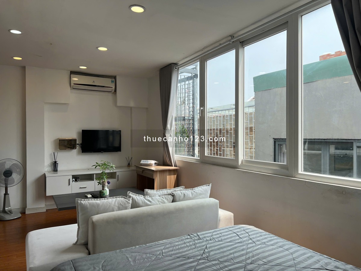 Cho thuê căn hộ cửa sổ trời full nội thất sáng thoáng ngay bờ kè Trường Sa gần Cầu Thị Nghè - Ảnh 1