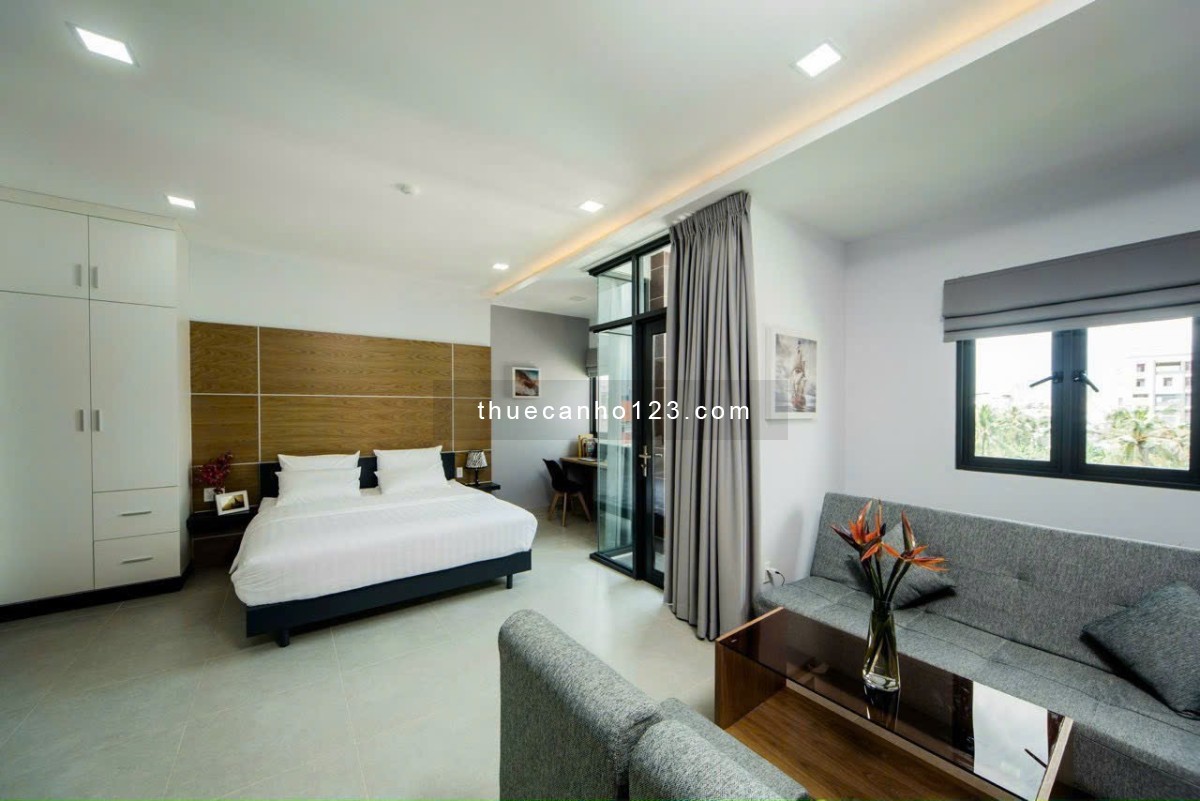 Căn hộ ban công lớn, thang máy, bếp xa giường full nội thất rộng 45m2 nguyễn cửu vân giáp quận 1 - Ảnh 1