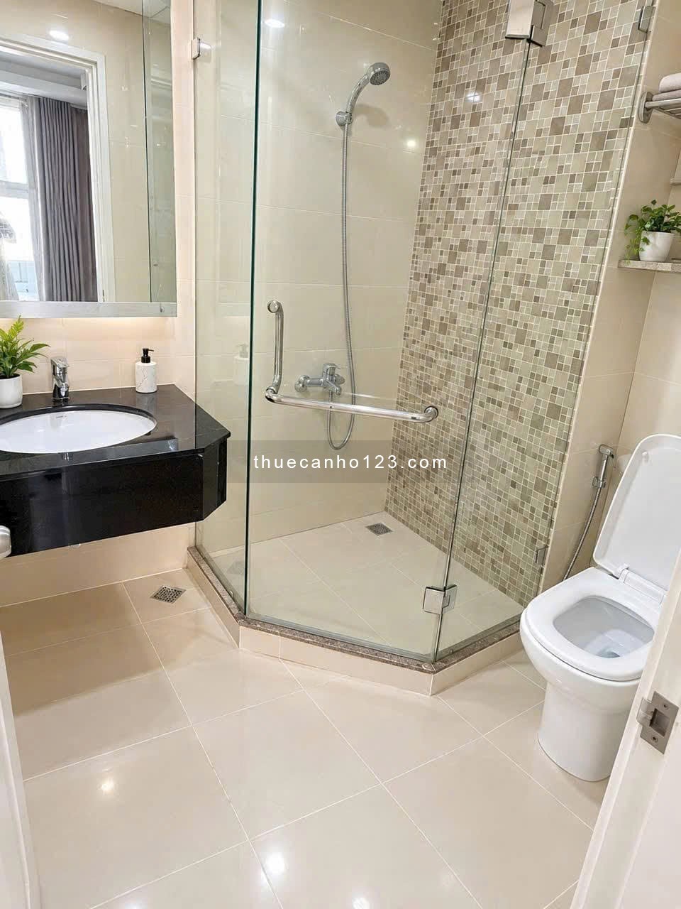 Cho thuê căn hộ Harmona Trương Công Định DT 109m2, 3PN, 2WC, trống NT, giá 13,5 triệu/tháng - Ảnh 5