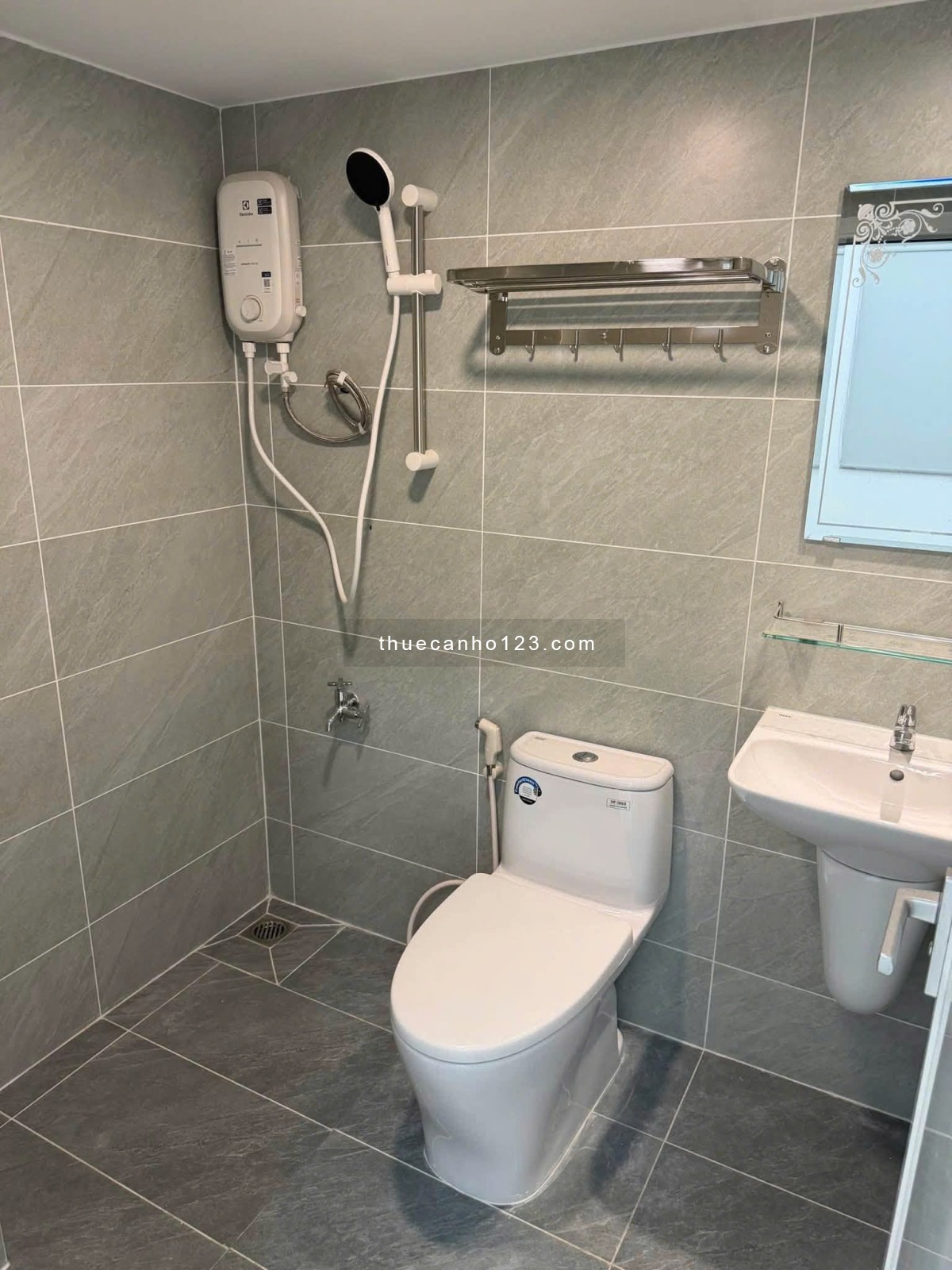 Cần cho thuê Cao Ốc Đặng Văn Ngữ có ban công, đầy đủ nội thất 87m2, 2pn giá 14 tr/th - Ảnh 4