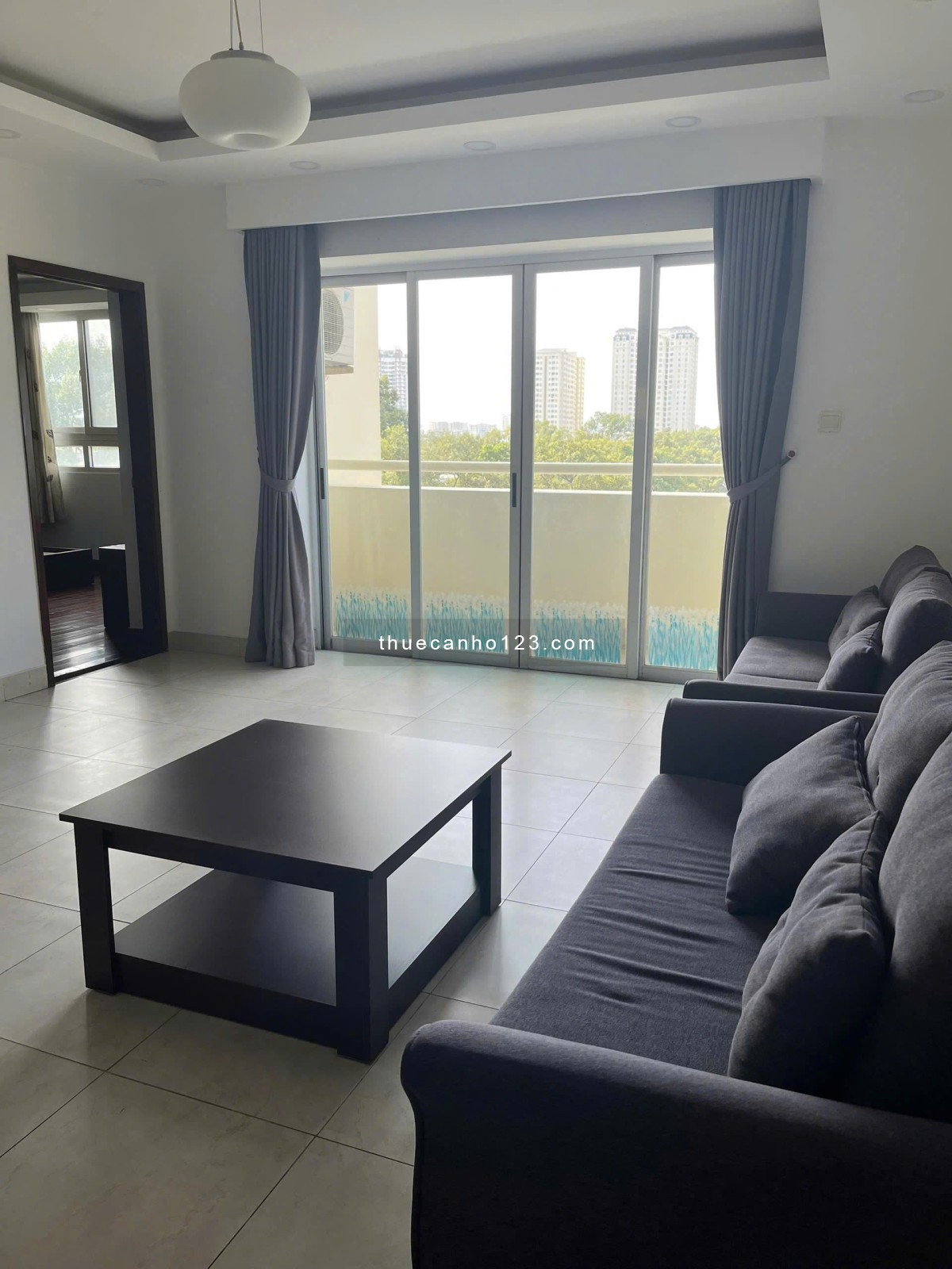 Cần cho thuê căn hộ 2PN 130m2 tại Hùng Vương Plaza - 126 Hồng Bàng giá 22 triệu/tháng - Ảnh 1