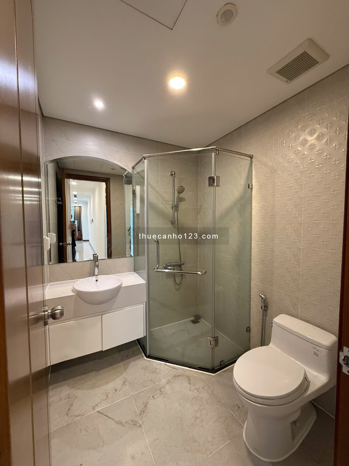Cho thuê căn hộ 4PN, 150m², đủ nội thất tại chung cư Vinhomes Central Park chỉ 60 triệu - Ảnh 6