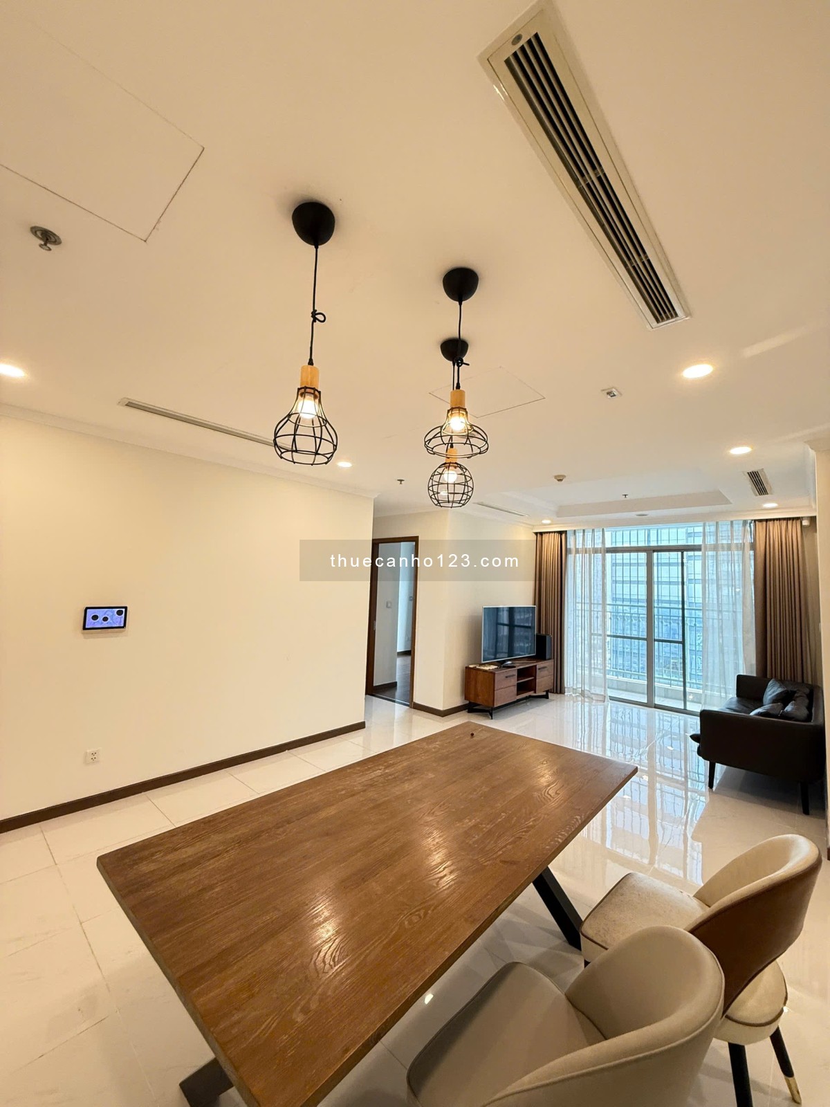 Cho thuê căn hộ 4PN, 150m², đủ nội thất tại chung cư Vinhomes Central Park chỉ 60 triệu - Ảnh 3