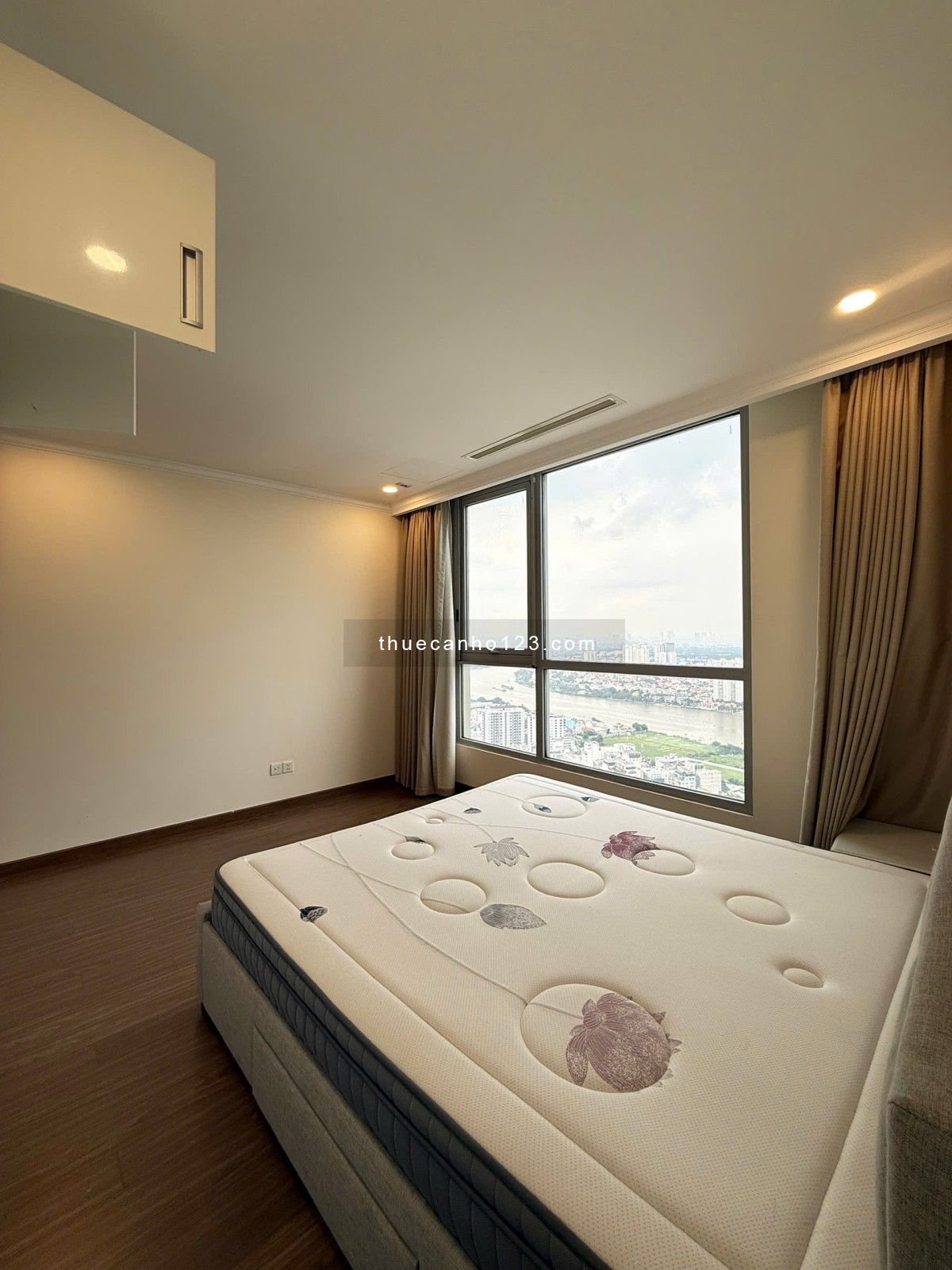 Cho thuê căn hộ 4PN, 150m², đủ nội thất tại chung cư Vinhomes Central Park chỉ 60 triệu - Ảnh 10