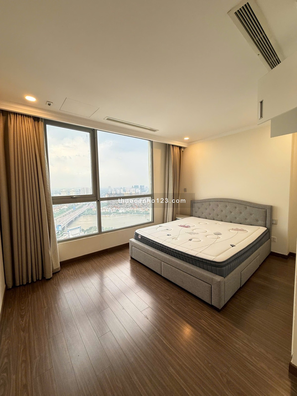 Cho thuê căn hộ 4PN, 150m², đủ nội thất tại chung cư Vinhomes Central Park chỉ 60 triệu - Ảnh 9