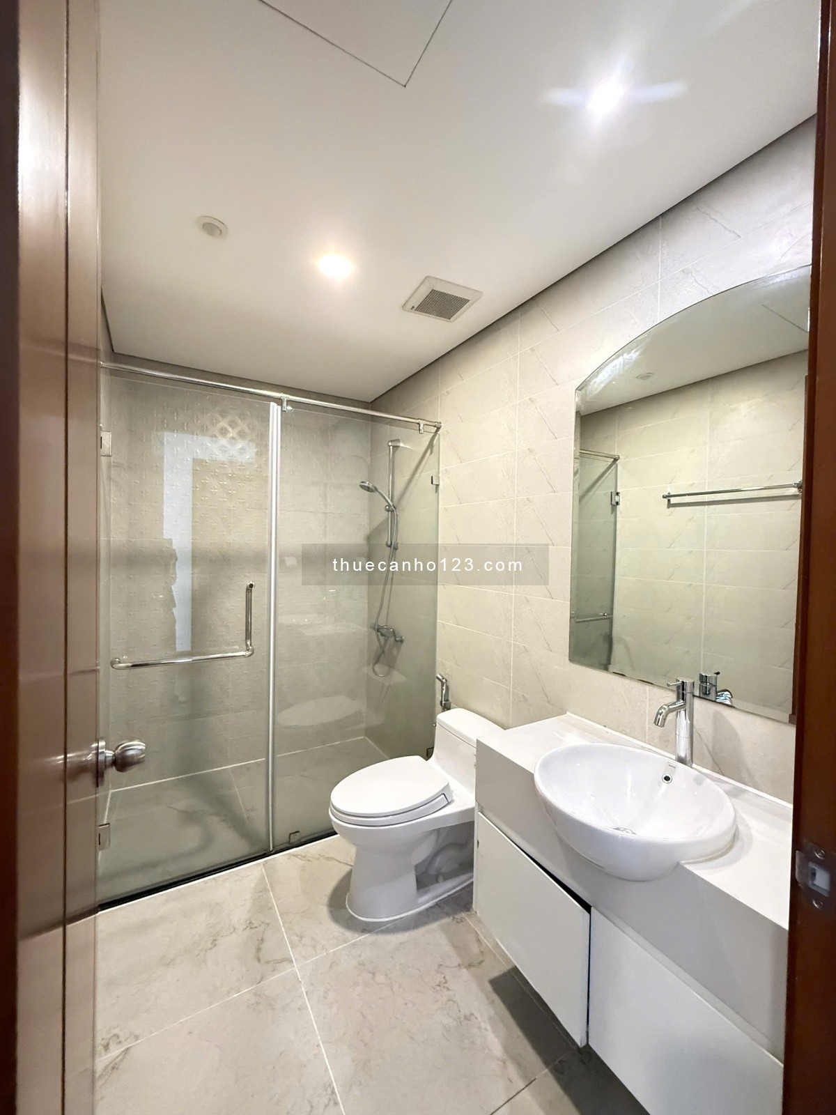 Cho thuê căn hộ 4PN, 150m², đủ nội thất tại chung cư Vinhomes Central Park chỉ 60 triệu - Ảnh 7