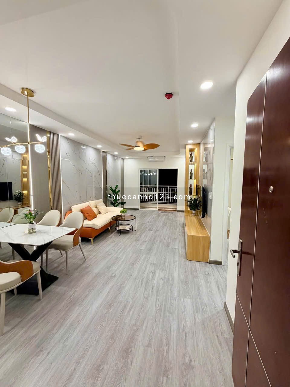 Cho thuê chung cư Pearl Plaza Điện Biên Phủ Bình Thạnh DT 68m2 2PN Full NTCC chỉ 17,5 triệu - Ảnh 2