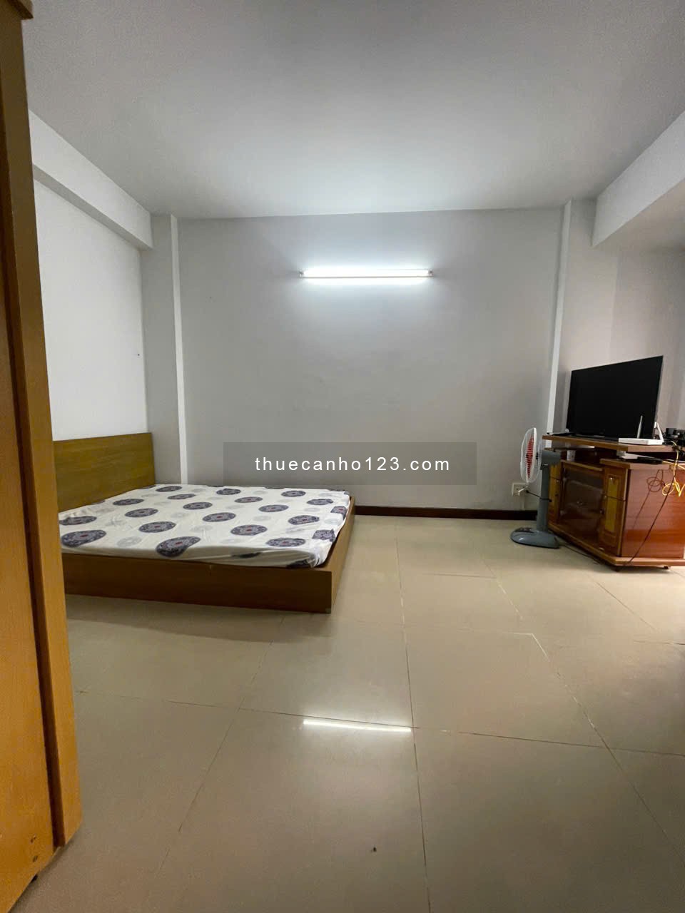 Cần cho thuê căn hộ chung cư 152 Nguyễn Thị Tần DT 62m2, 2PN, NTCB, giá 9,5 triệu - Ảnh 2