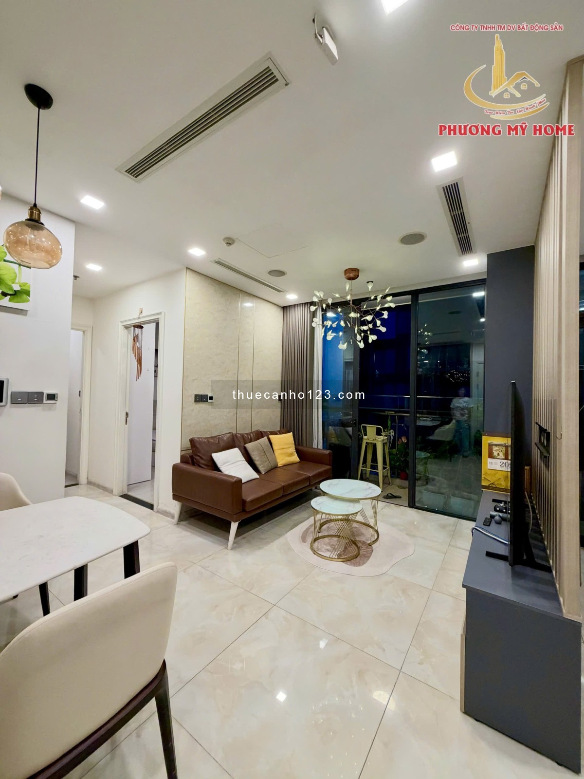 Cho thuê căn hộ Vinhomes Golden River Q1 (Ba Son) DT 70m², 2PN, - Ảnh 2