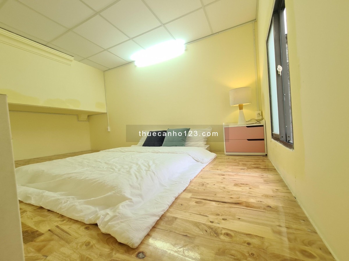 Cho thuê căn hộ gác cao cửa sổ thoáng có sofa full nội thất Nguyễn Hữu Cầu ngay Q1 gần Hàng Xanh - Ảnh 3