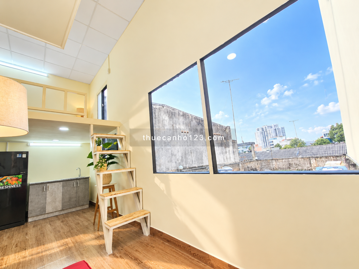 Cho thuê căn hộ gác cao cửa sổ thoáng có sofa full nội thất Nguyễn Hữu Cầu ngay Q1 gần Hàng Xanh - Ảnh 2