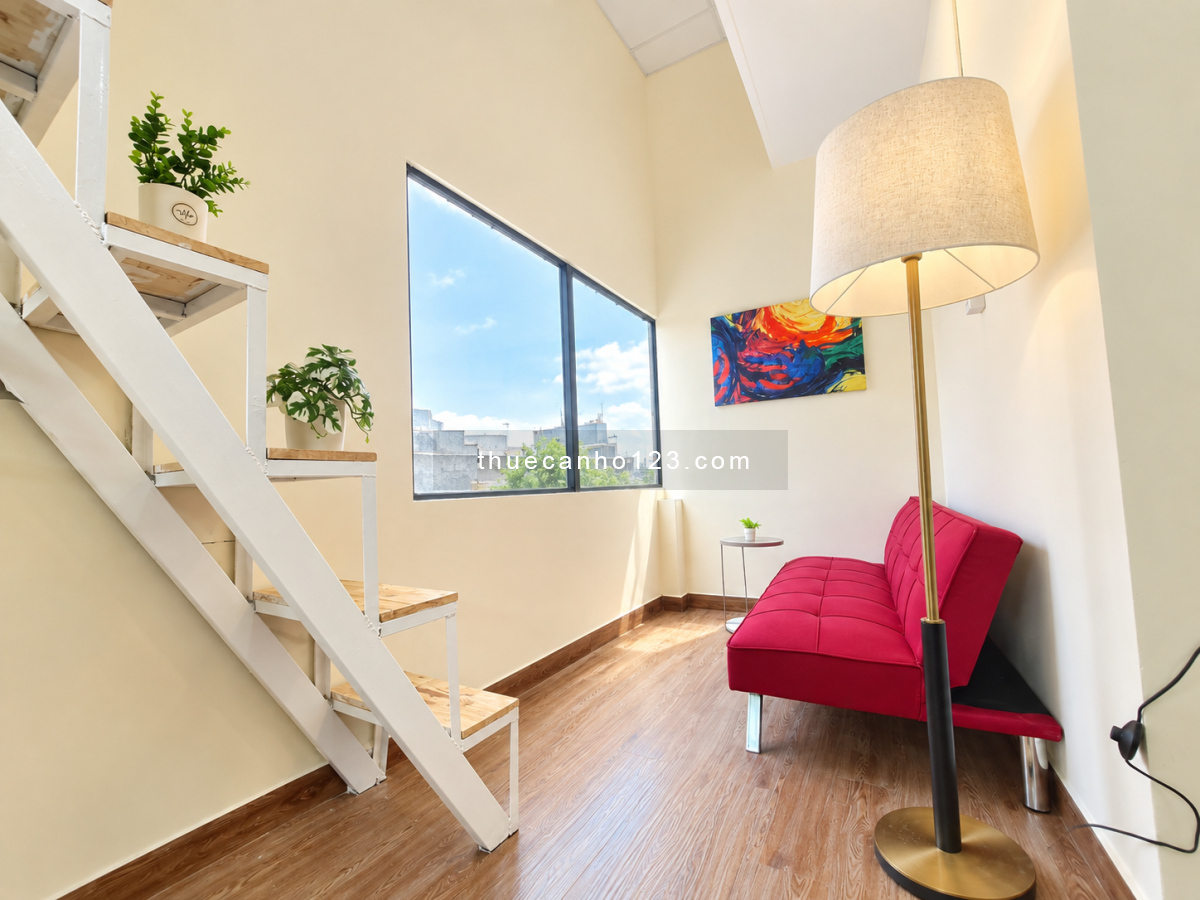 Cho thuê căn hộ gác cao cửa sổ thoáng có sofa full nội thất Nguyễn Hữu Cầu ngay Q1 gần Hàng Xanh - Ảnh 1