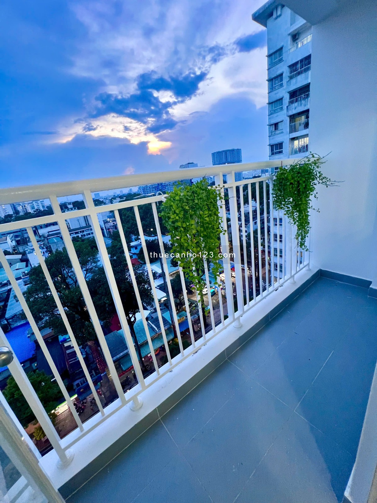 Cho thuê chung cư 155 Nguyễn Chí Thanh Q5 DT 60m², 2PN, đủ NT, giá chỉ 11 triệu/tháng - Ảnh 1