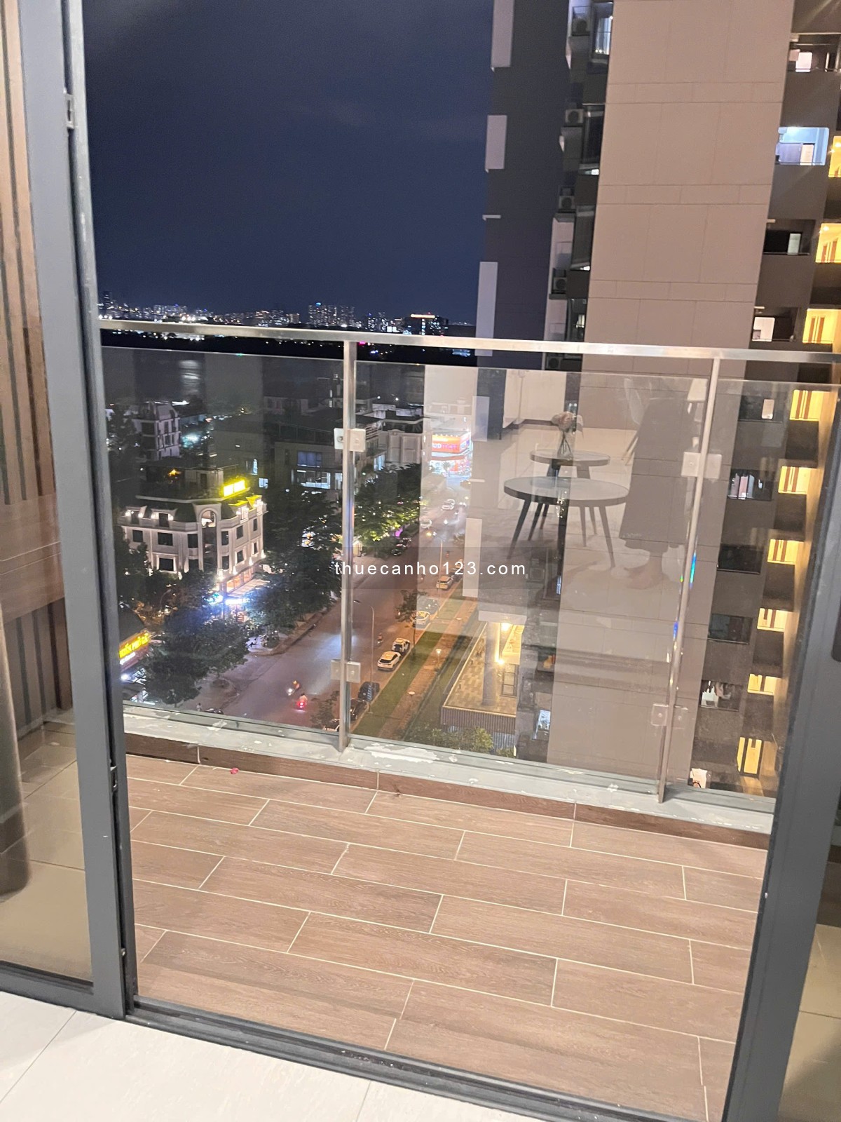 Cho thuê căn hộ One Verandah 2PN, DT 80m², view thành phố, full nội thất, chỉ 22 triệu/tháng - Ảnh 1