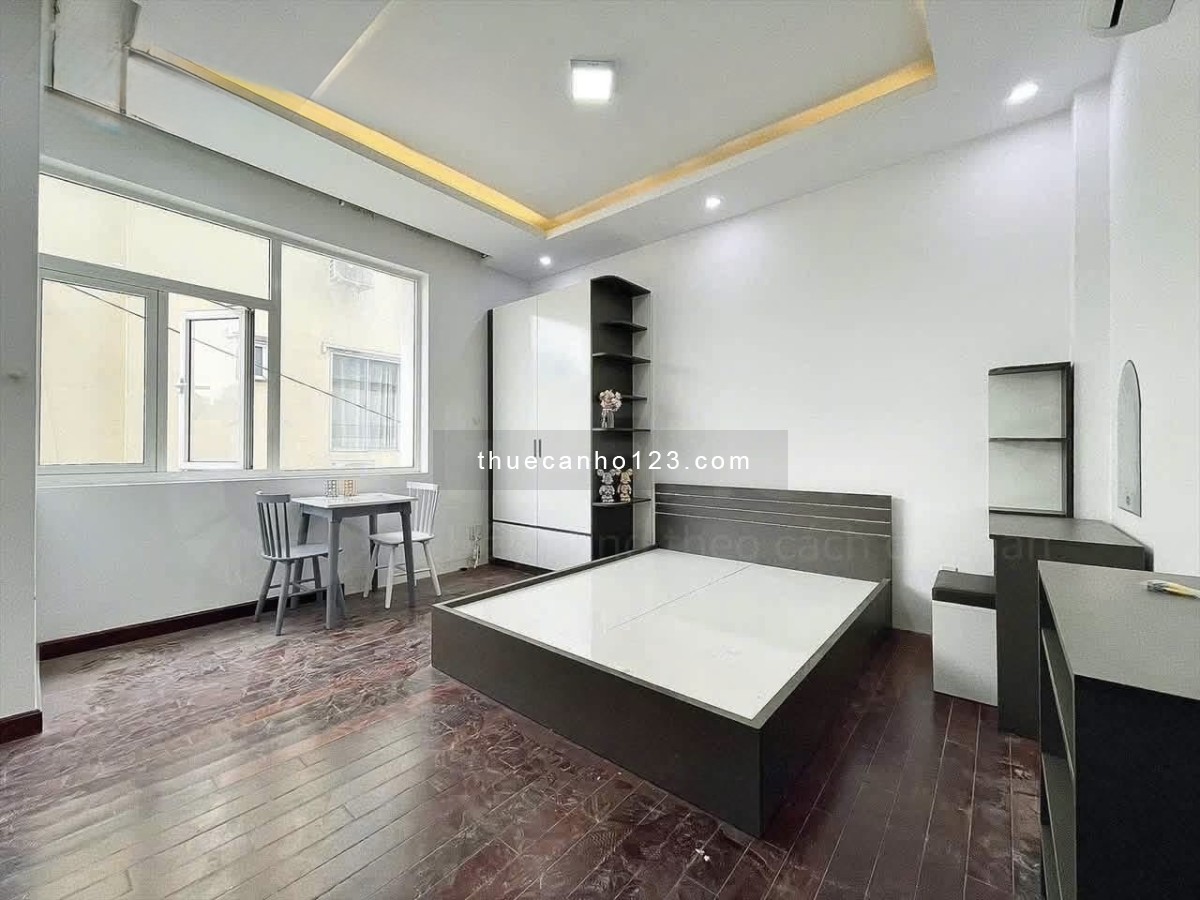 Cho thuê căn hộ ban công 38m² tại Ngô Tất Tố, Bình Thạnh gần khu Thị Nghè, sát Quận 1, Hàng Xanh - Ảnh 1