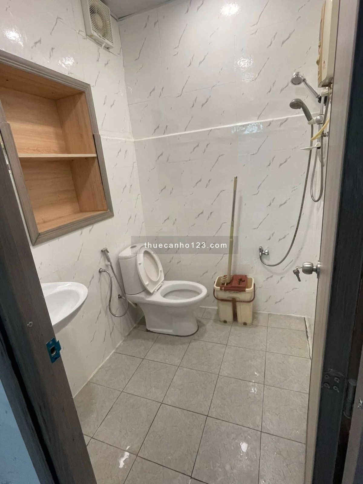 Cho thuê chung cư Tân Hoá DT 68m², 2PN, đủ tiện ích, giá 7,8 triệu/tháng - Ảnh 2